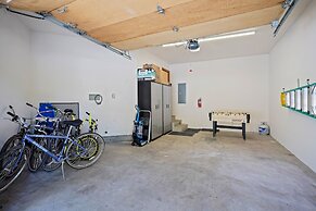 Newly Renovated 12 Sequoia Home, Spacious and Kids Friendly by Redawni