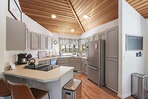 Newly Renovated 12 Sequoia Home, Spacious and Kids Friendly by Redawni