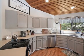 Newly Renovated 12 Sequoia Home, Spacious and Kids Friendly by Redawni