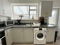 Worksop Newly Refurbished 3-bedroom House