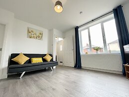 Worksop Newly Refurbished 3-bedroom House