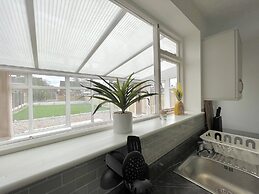 Worksop Newly Refurbished 3-bedroom House