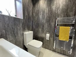 Worksop Newly Refurbished 3-bedroom House