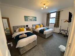 7 Person Home Flat W/parking - Near Swansea Centre