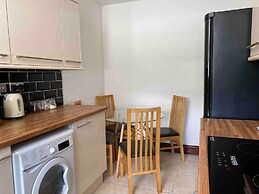 7 Person Home Flat W/parking - Near Swansea Centre