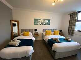 7 Person Home Flat W/parking - Near Swansea Centre