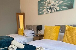 7 Person Home Flat W/parking - Near Swansea Centre