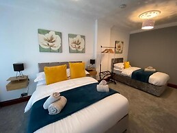 7 Person Home Flat W/parking - Near Swansea Centre