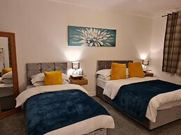 7 Person Home Flat W/parking - Near Swansea Centre