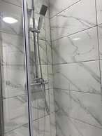 7 Person Home Flat W/parking - Near Swansea Centre