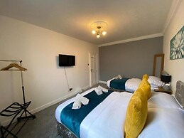 7 Person Home Flat W/parking - Near Swansea Centre