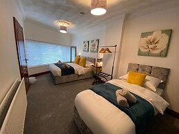 7 Person Home Flat W/parking - Near Swansea Centre