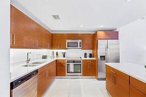 Modern 2-BD Condo in the Heart of Miami