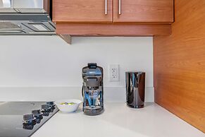 Modern 2-BD Condo in the Heart of Miami