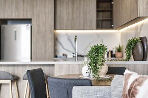 Broadbeach Casino Private Apartment GCLR