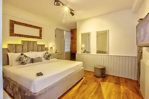 PARADISE - The Whitehouse Cafe