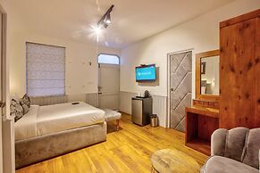 PARADISE - The Whitehouse Cafe