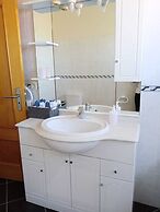 Charming 2-bed House in Ponta Delgada
