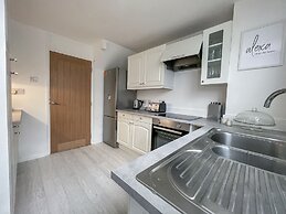 Cosy Modern AND Contemporary Home Close TO Centre