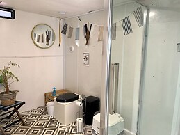 Tregantle Farm Eco Glampsite Super Safari Cabin