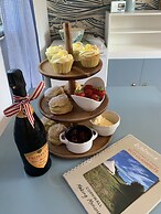 Tregantle Farm Eco Glampsite Super Safari Cabin