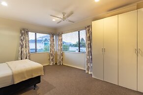 Character 4BR Home - Seaview - Skyline - Hot tub