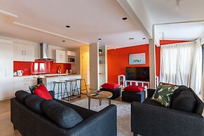 Character 4BR Home - Seaview - Skyline - Hot tub