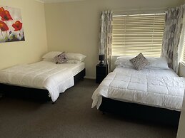 Character 4BR Home - Seaview - Skyline - Hot tub