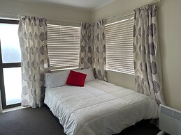 Character 4BR Home - Seaview - Skyline - Hot tub