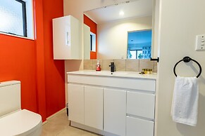 Character 4BR Home - Seaview - Skyline - Hot tub