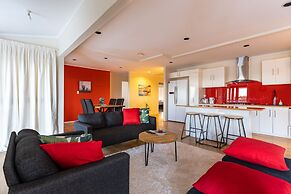 Character 4BR Home - Seaview - Skyline - Hot tub