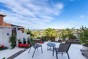 Character 4BR Home - Seaview - Skyline - Hot tub