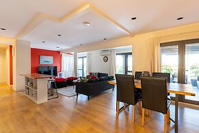 Character 4BR Home - Seaview - Skyline - Hot tub