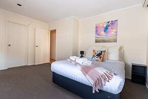 Character 4BR Home - Seaview - Skyline - Hot tub