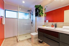 Character 4BR Home - Seaview - Skyline - Hot tub