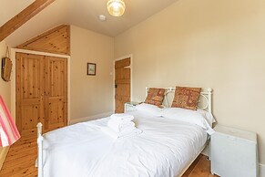 Beautiful Country Cottage for up to 8 People - Great Staycation Locati
