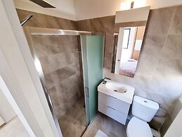 Cheer Up City Apartment