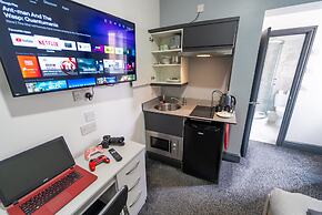 Spacious Studio Near City Centre!