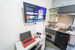 Spacious Studio Near City Centre!