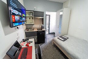 Spacious Studio Near City Centre!