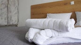 Pittas Studios Garden View