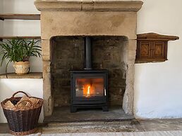 Beautiful Peak District Cottage With Hot Tub