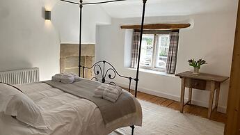 Beautiful Peak District Cottage With Hot Tub