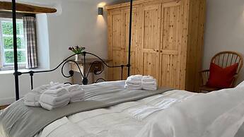 Beautiful Peak District Cottage With Hot Tub