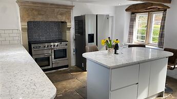 Beautiful Peak District Cottage With Hot Tub