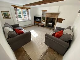 Beautiful Peak District Cottage With Hot Tub