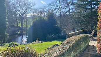 Beautiful Peak District Cottage With Hot Tub