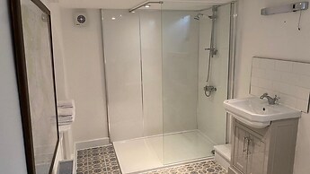 Beautiful Peak District Cottage With Hot Tub