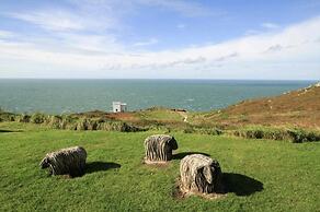 Lligwy House - Charming 3-bed House in Holyhead