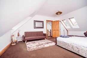 Threeways Retreat With Heated Swimming Pool